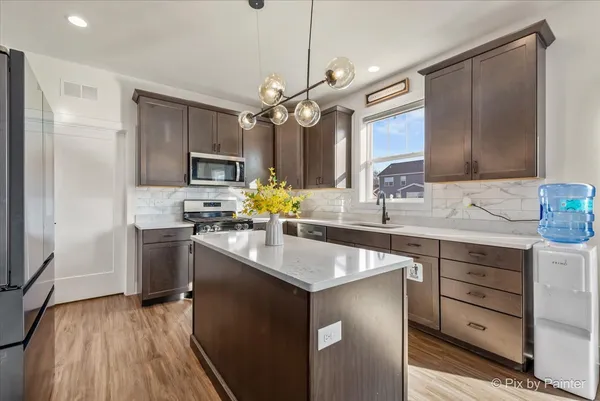 $526,500 | 3553 Doral Drive, Elgin, IL 60124