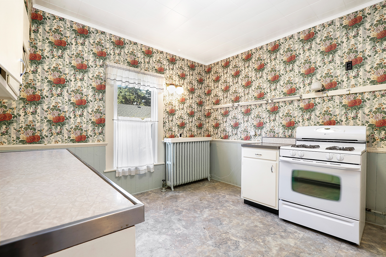 309 East 3rd Street Sandwich, IL 60548 - Photo 11 of 33 a utility room with washer and dryer
