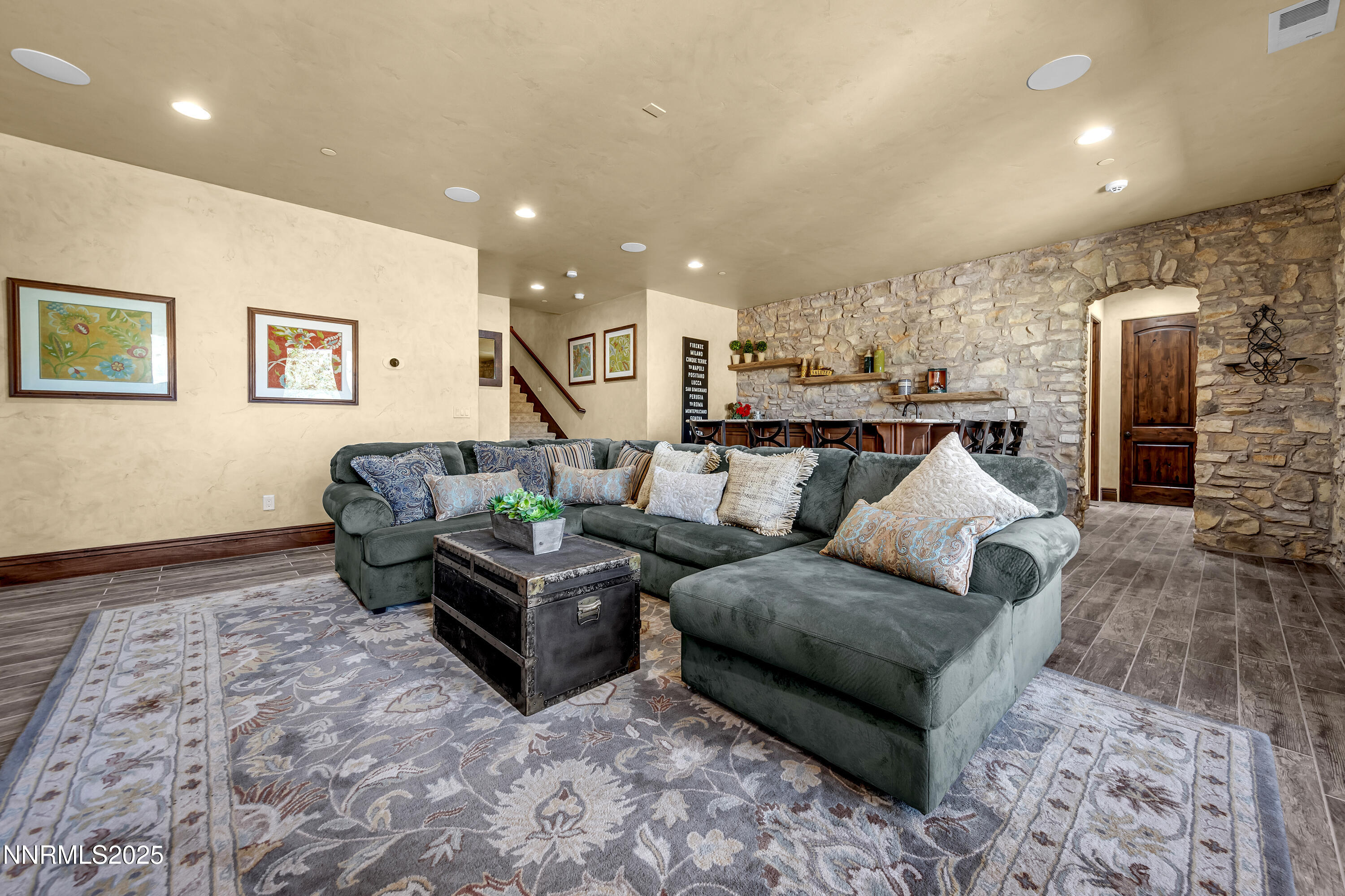 3166 Vista Favoloso Reno, NV 89519 - Photo 39 of 81 a living room with furniture and a couch