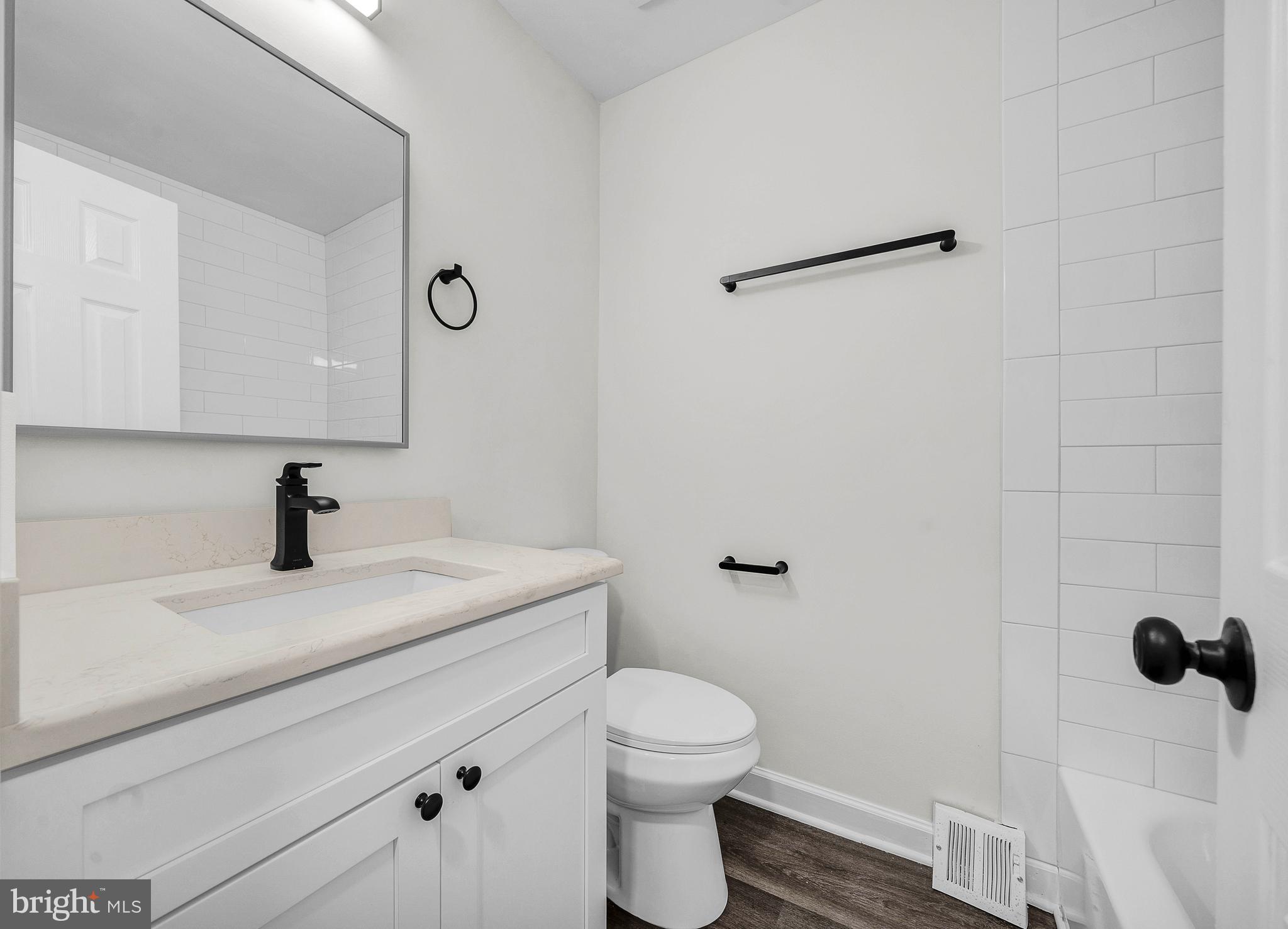 10840 Rennard Street Philadelphia, PA 19116 - Photo 5 of 16