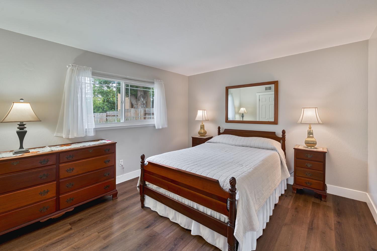 5422 Earnell Street Carmichael, CA 95608 - Photo 20 of 39 a bed room with a bed and a lamp