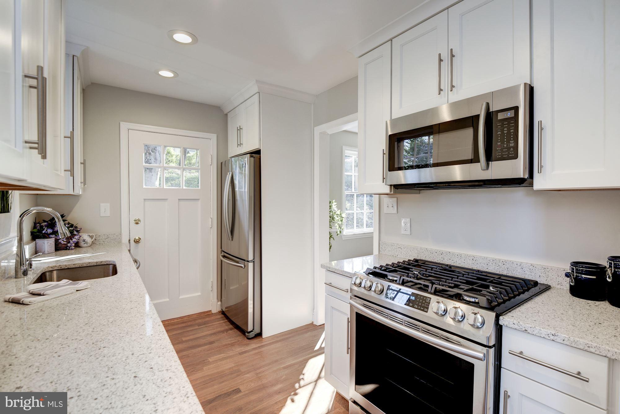 5909 Gloster Road Bethesda, MD 20816 - Photo 11 of 39 Brand new kitchen quartz counters, ss appliances