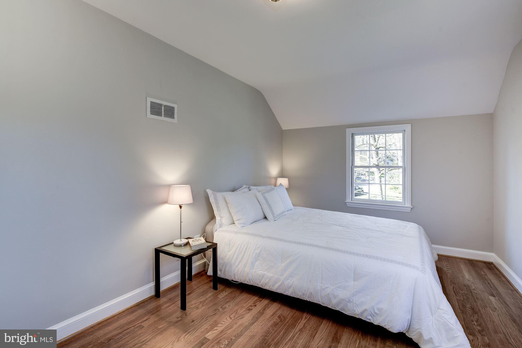 5909 Gloster Road Bethesda, MD 20816 - Photo 26 of 39 Large 2nd bedroom