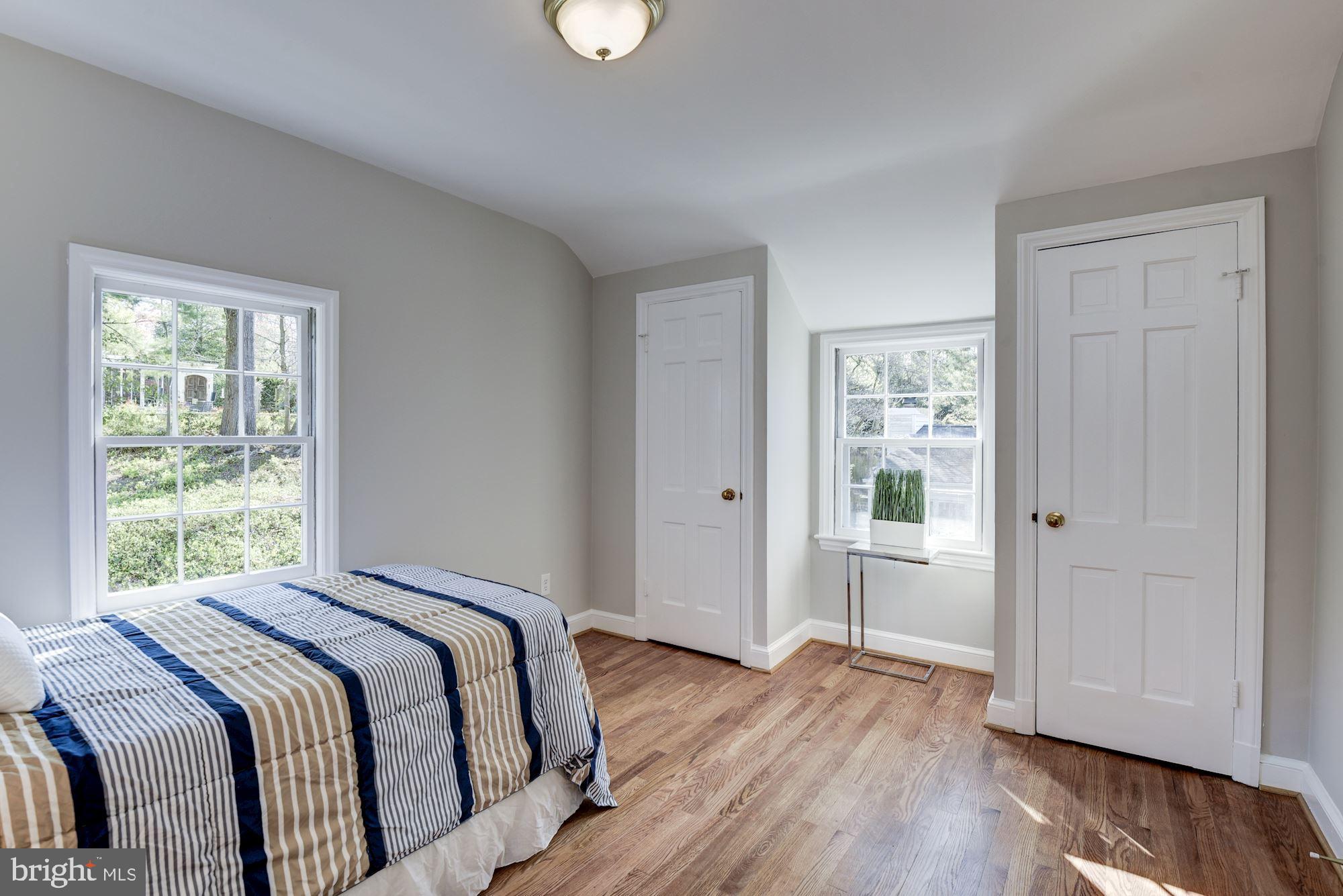 5909 Gloster Road Bethesda, MD 20816 - Photo 29 of 39 3rd BR with sunny alcove nook between closets