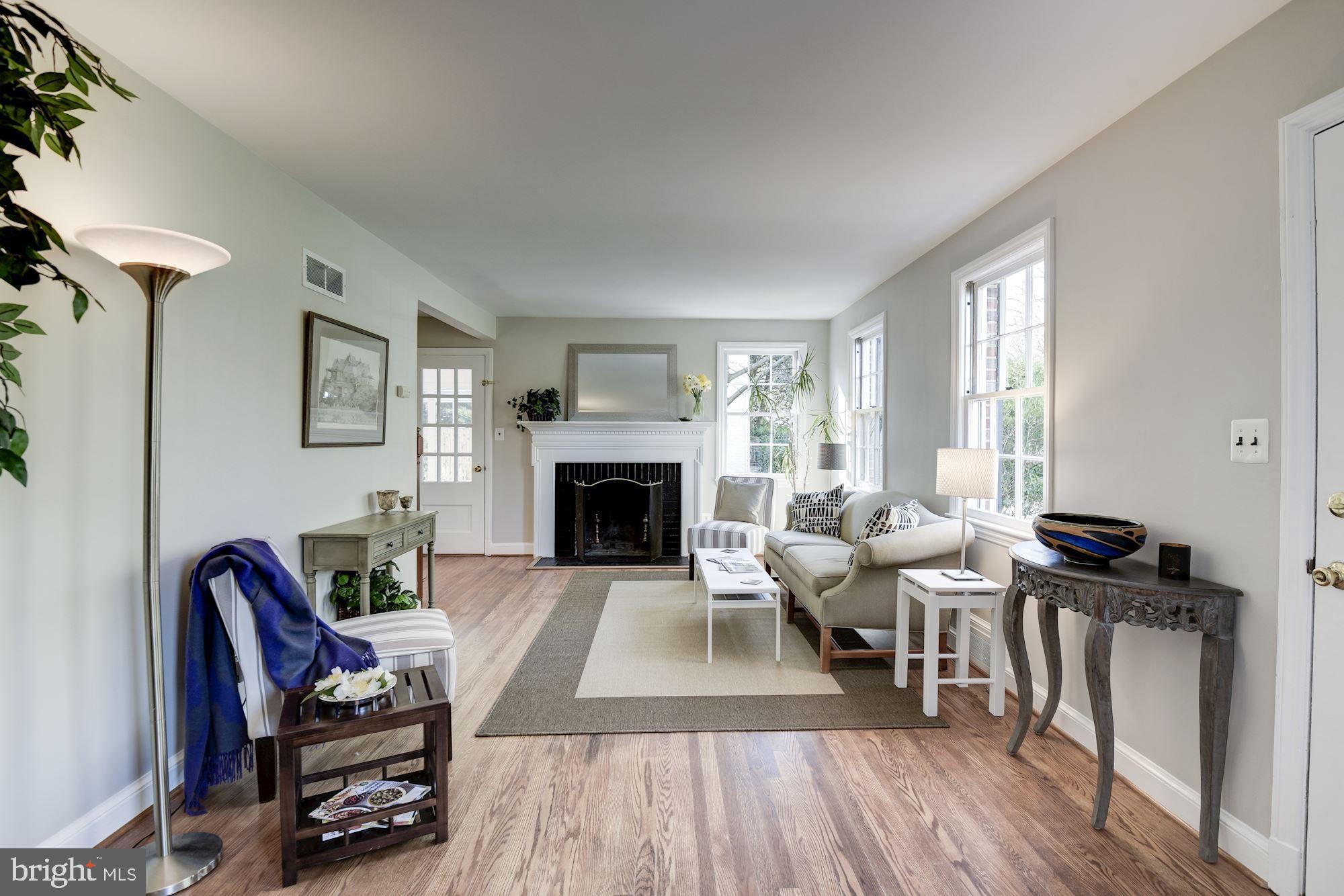5909 Gloster Road Bethesda, MD 20816 - Photo 6 of 39 Shot of living room from den entrance