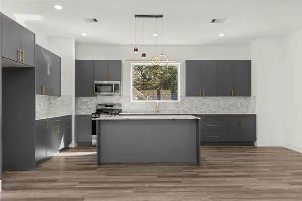 $3,450 | 2709 Dennis Street, Houston, TX 77004