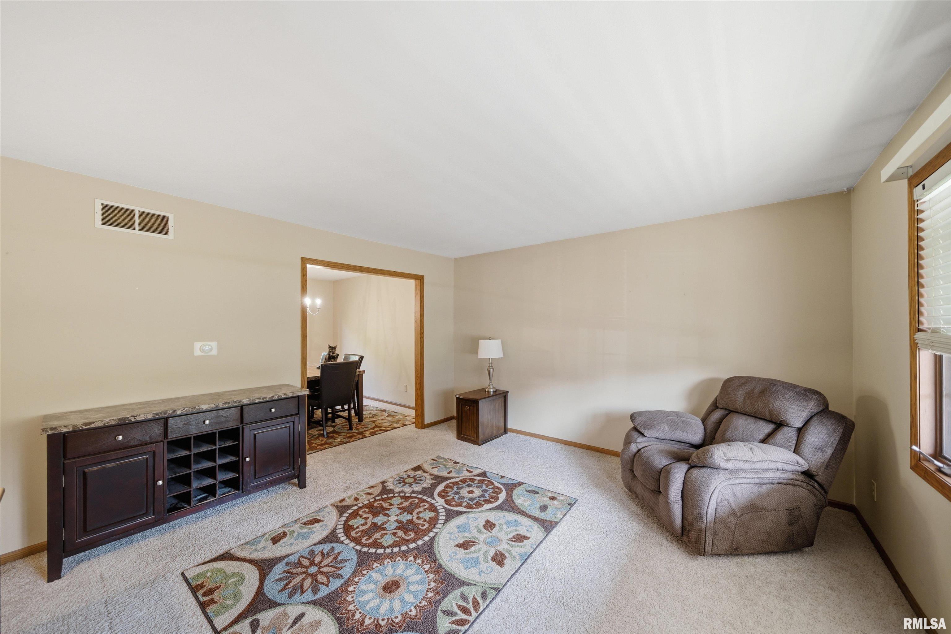 6022 West Ridgecrest Circle Peoria, IL 61615 - Photo 4 of 48 Gallery Image 4