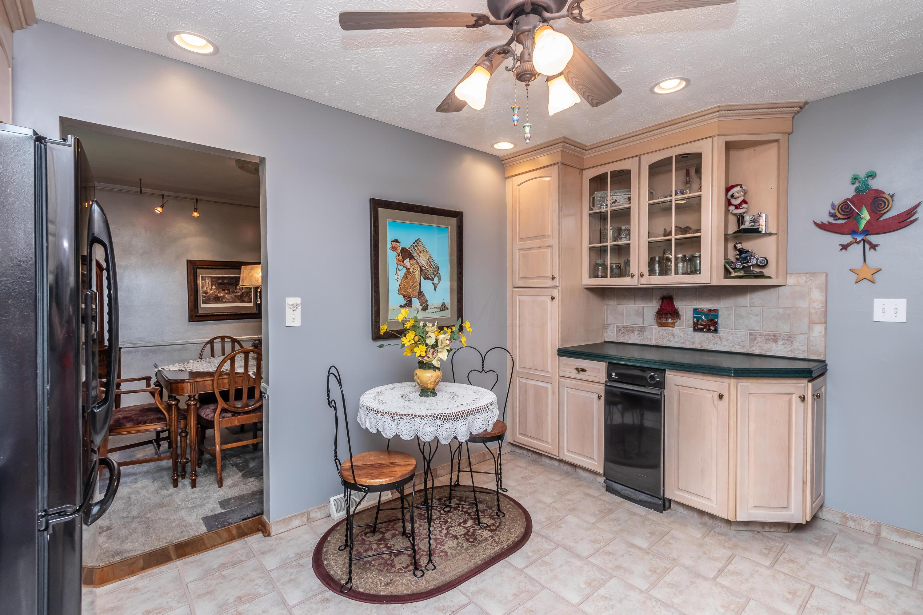 1426 Reymond Road Columbus, OH 43220 - Photo 11 of 41 Gallery Image 11