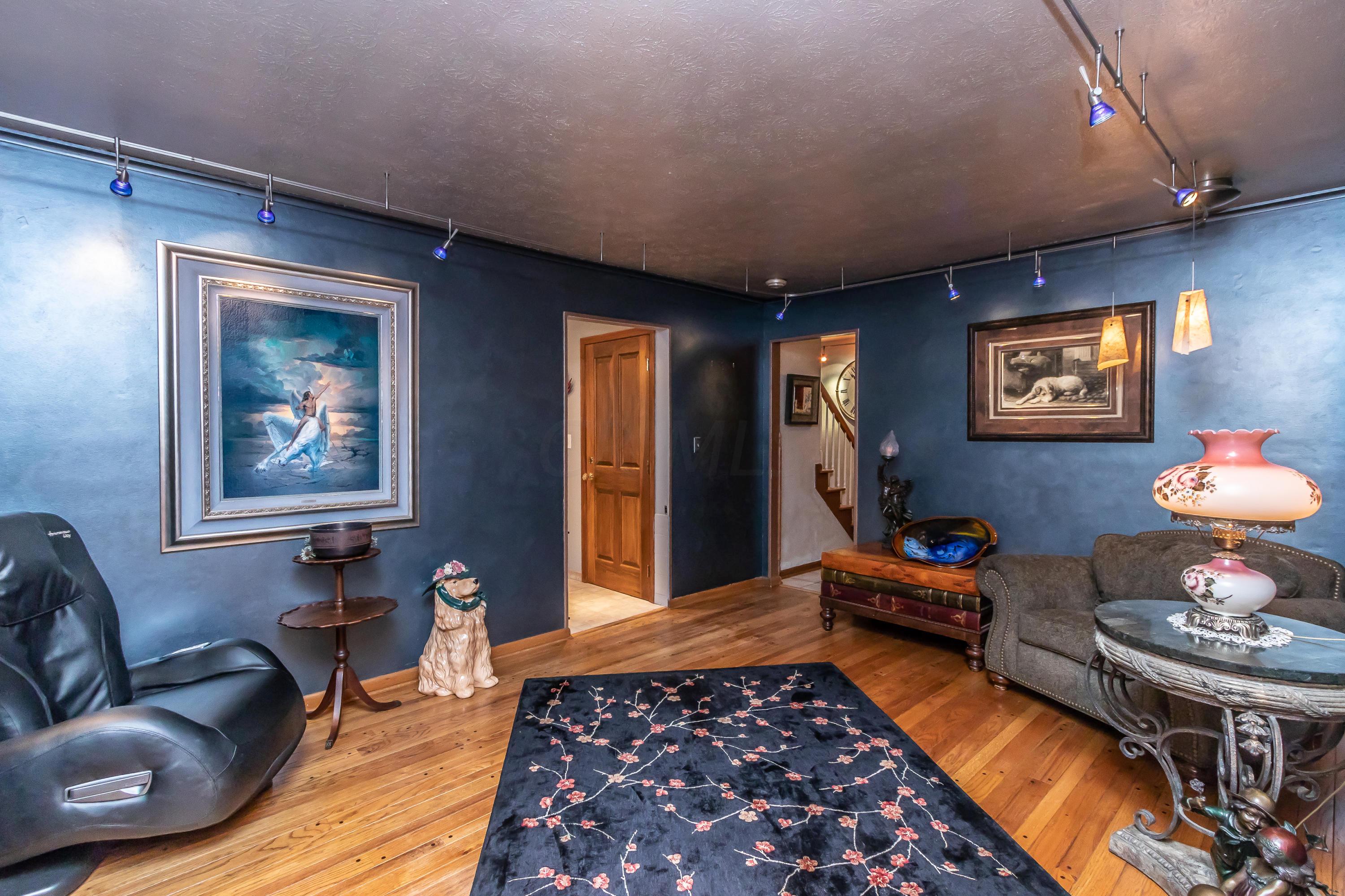 1426 Reymond Road Columbus, OH 43220 - Photo 13 of 41 Gallery Image 13