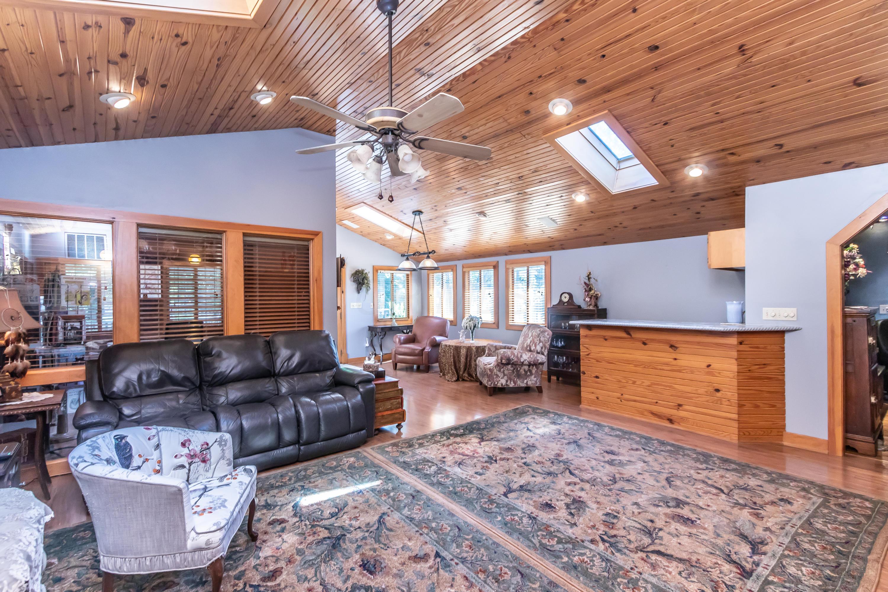 1426 Reymond Road Columbus, OH 43220 - Photo 14 of 41 Gallery Image 14