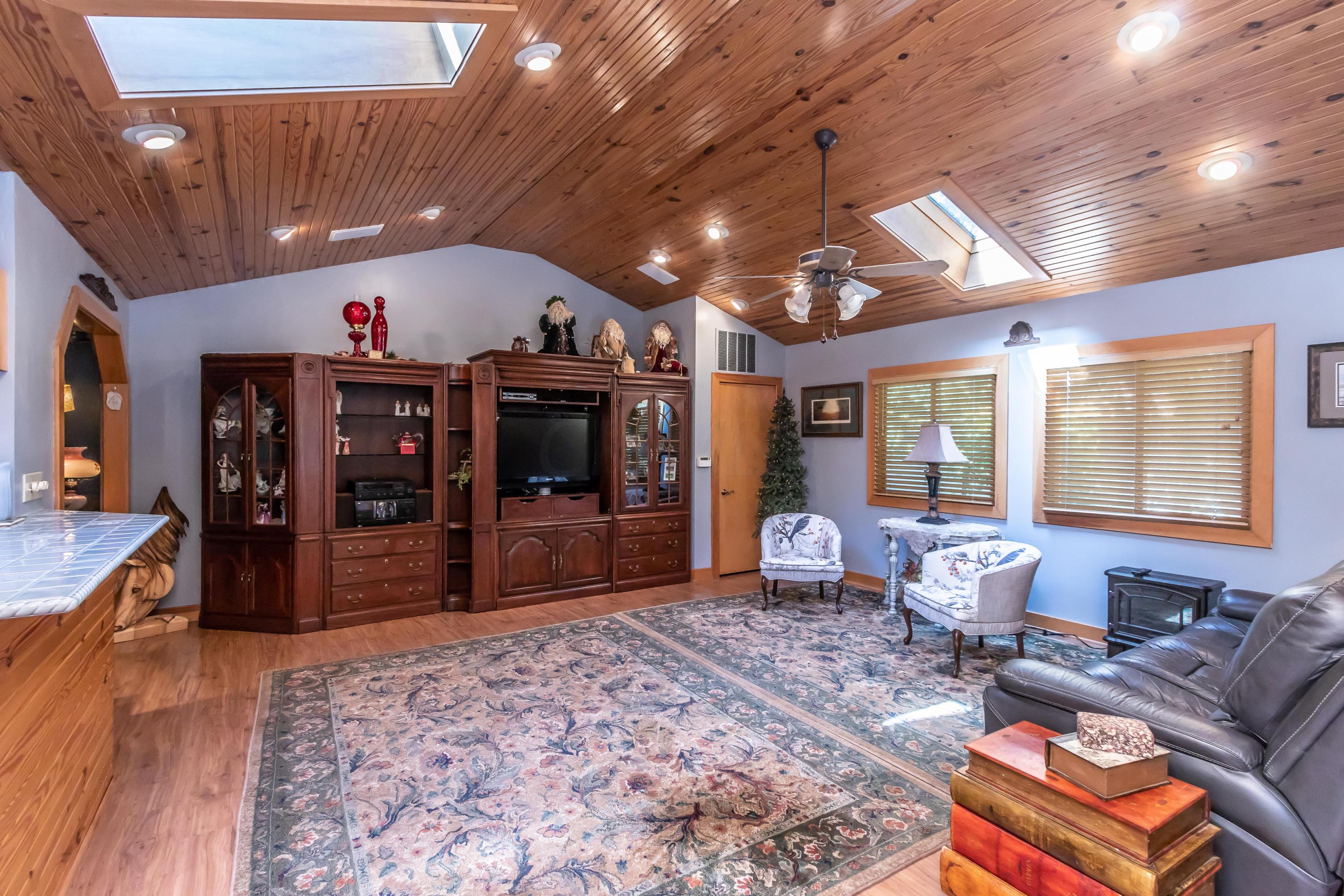1426 Reymond Road Columbus, OH 43220 - Photo 15 of 41 Gallery Image 15