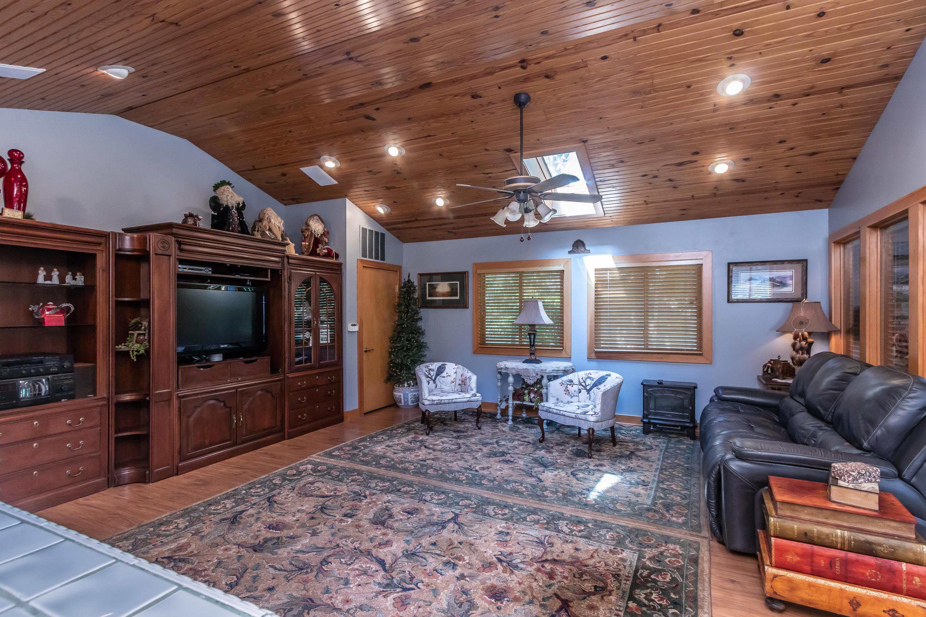 1426 Reymond Road Columbus, OH 43220 - Photo 16 of 41 Gallery Image 16