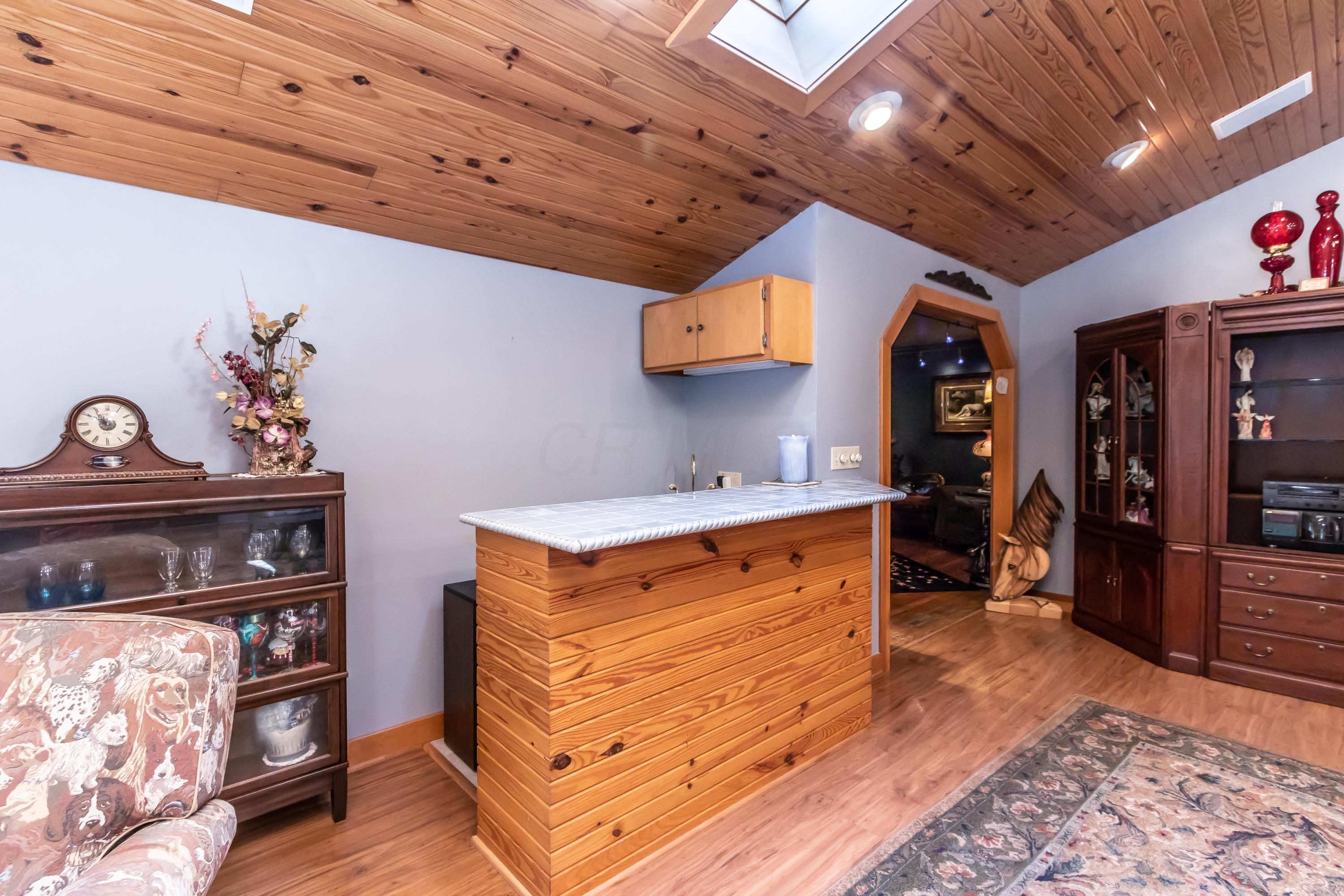 1426 Reymond Road Columbus, OH 43220 - Photo 17 of 41 Gallery Image 17