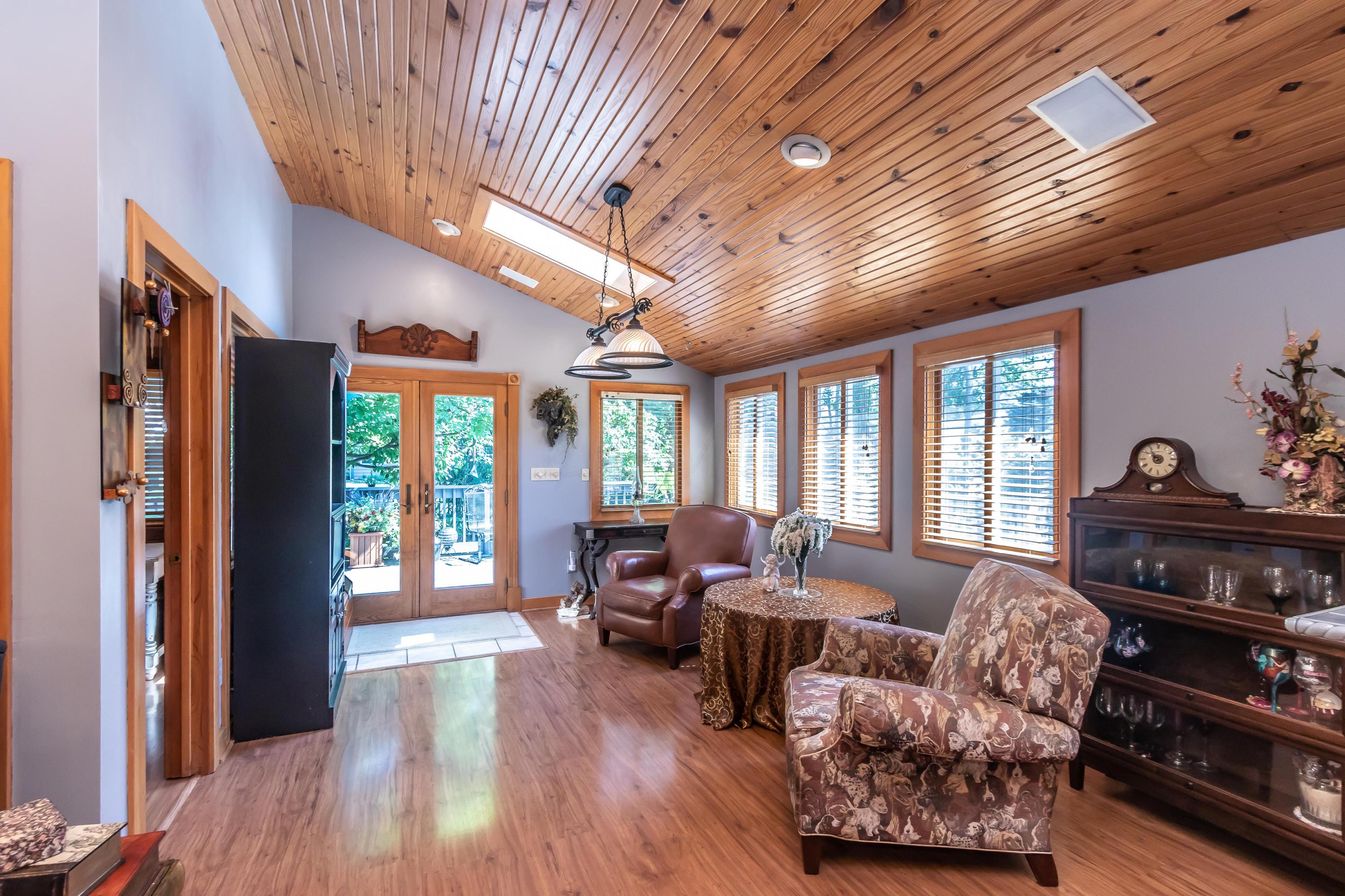 1426 Reymond Road Columbus, OH 43220 - Photo 19 of 41 Gallery Image 19