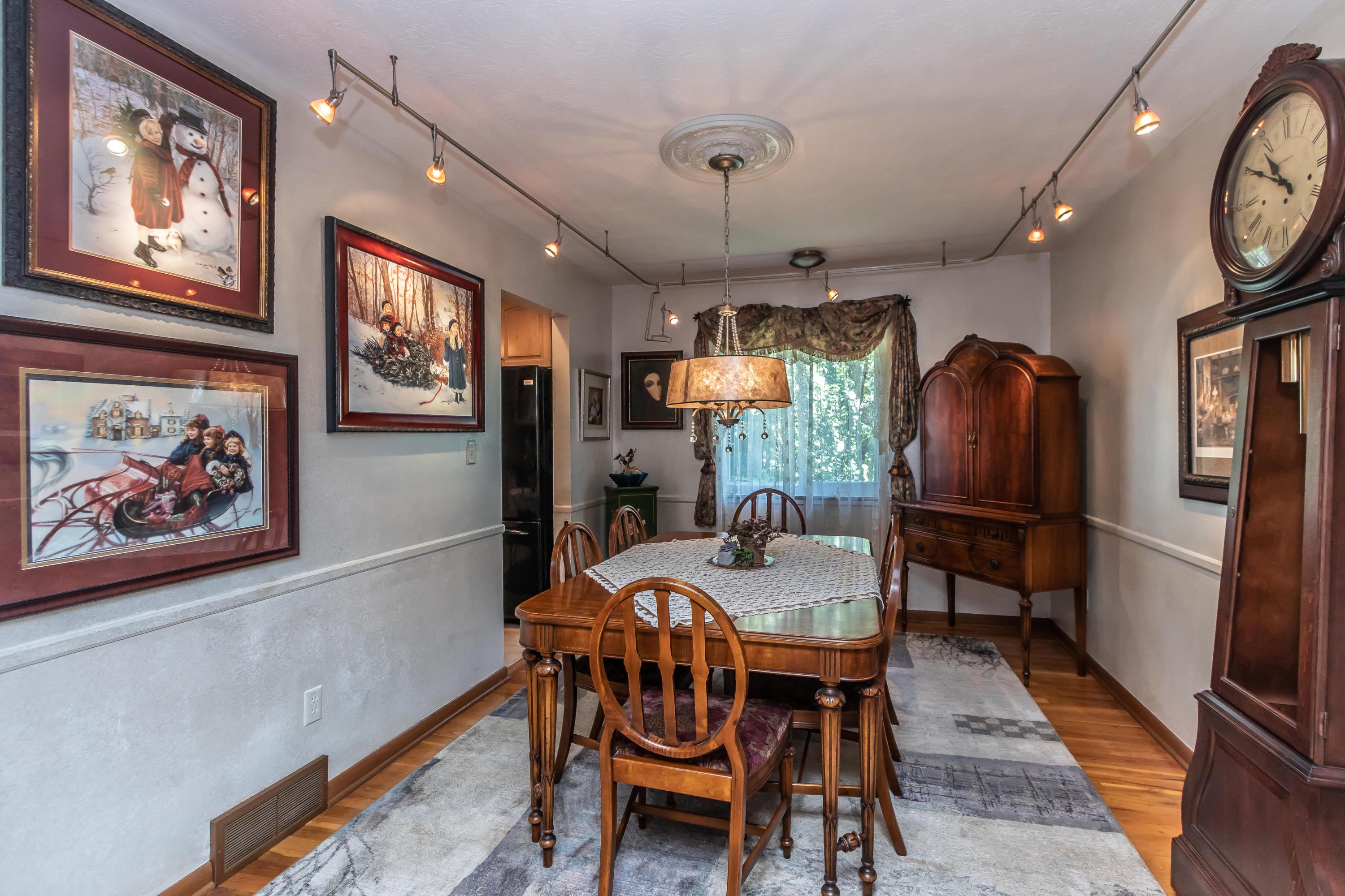 1426 Reymond Road Columbus, OH 43220 - Photo 8 of 41 Gallery Image 8