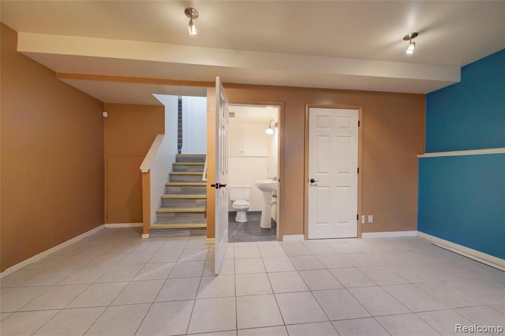1242 Labrosse Street Detroit, MI 48226 - Photo 47 of 55