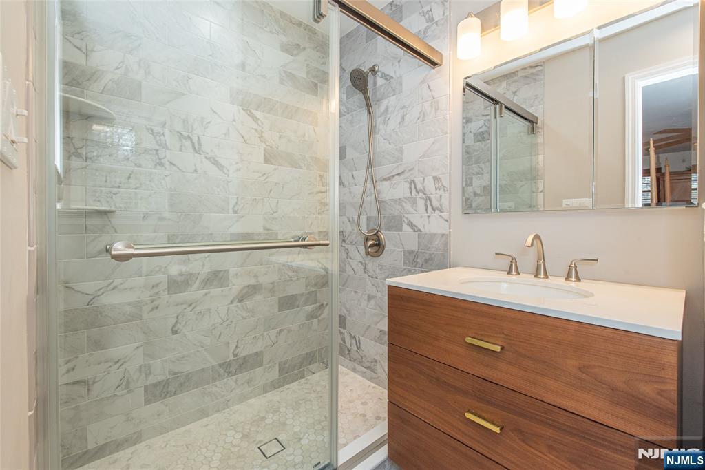 5 Oak Ridge North Caldwell, NJ 07006 - Photo 21 of 33