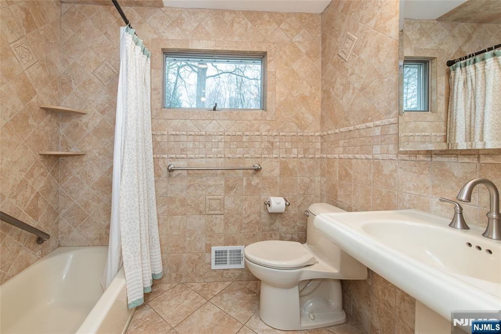 5 Oak Ridge North Caldwell, NJ 07006 - Photo 25 of 33