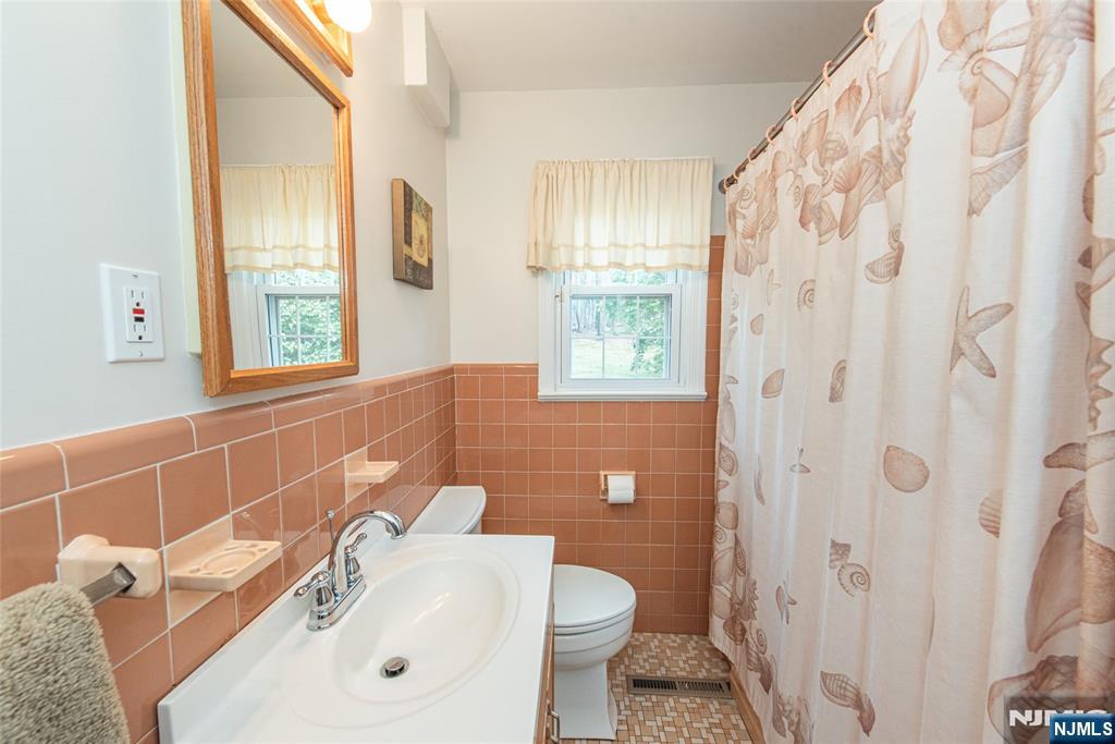 5 Oak Ridge North Caldwell, NJ 07006 - Photo 28 of 33