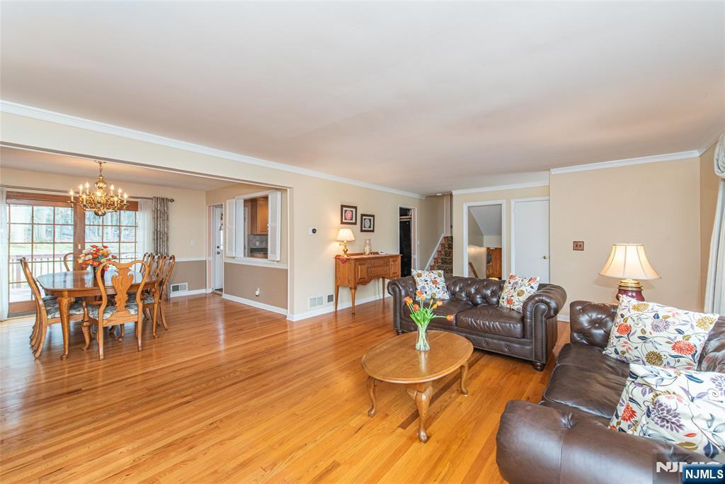 5 Oak Ridge North Caldwell, NJ 07006 - Photo 3 of 33