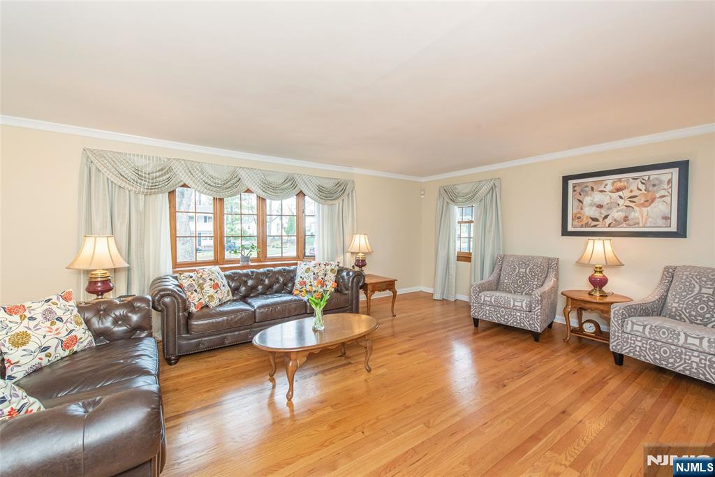 5 Oak Ridge North Caldwell, NJ 07006 - Photo 5 of 33