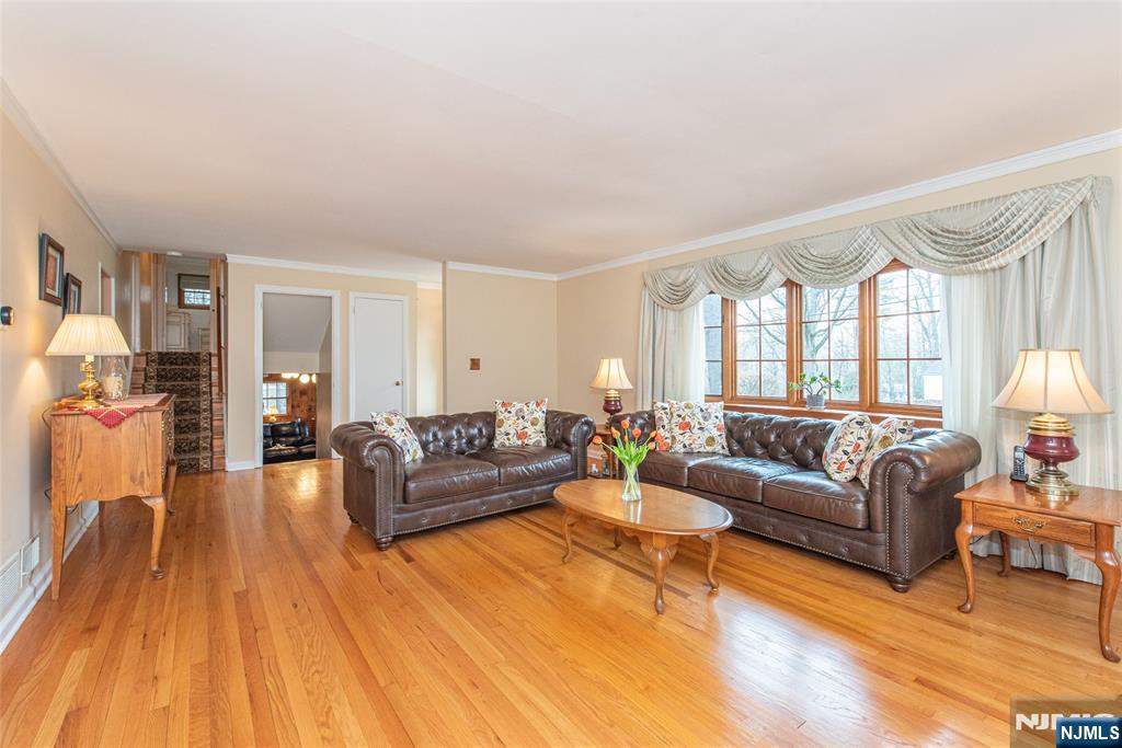 5 Oak Ridge North Caldwell, NJ 07006 - Photo 7 of 33