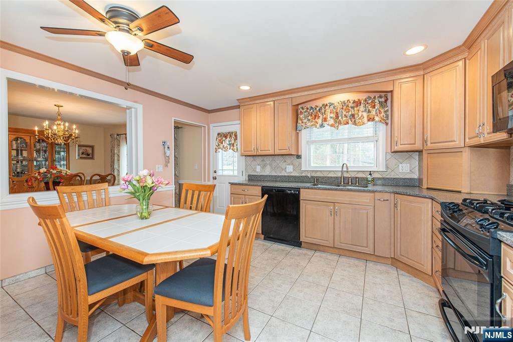 5 Oak Ridge North Caldwell, NJ 07006 - Photo 8 of 33