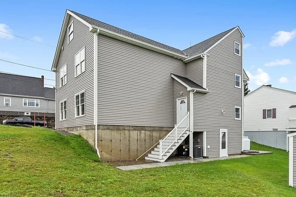 $2,800 | 53 Fenwood Road, Unit 2, Worcester, MA 01604