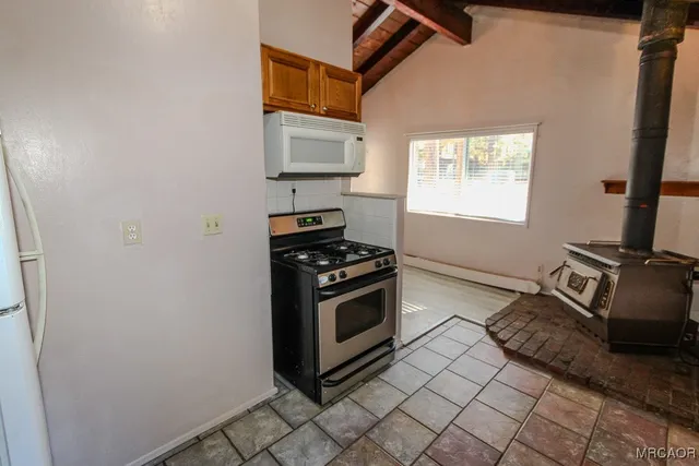 $1,100 | 709 Elysian Boulevard, Big Bear City, CA 92314