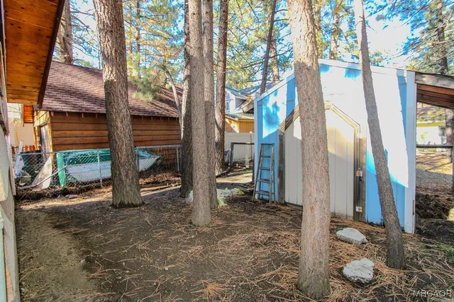 $1,100 | 709 Elysian Boulevard, Big Bear City, CA 92314
