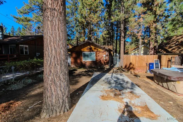 $1,100 | 709 Elysian Boulevard, Big Bear City, CA 92314