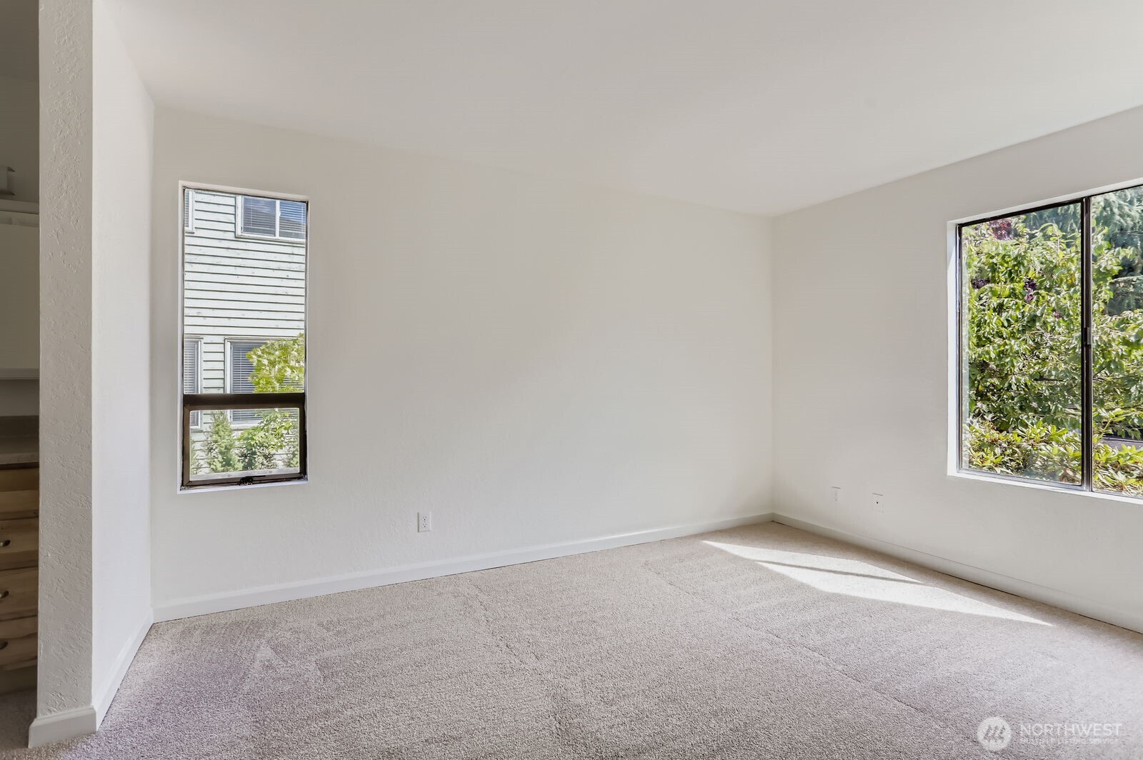 830 Kirkland Way, Unit 204 Kirkland, WA 98033 - Photo 15 of 27 an empty room with a window