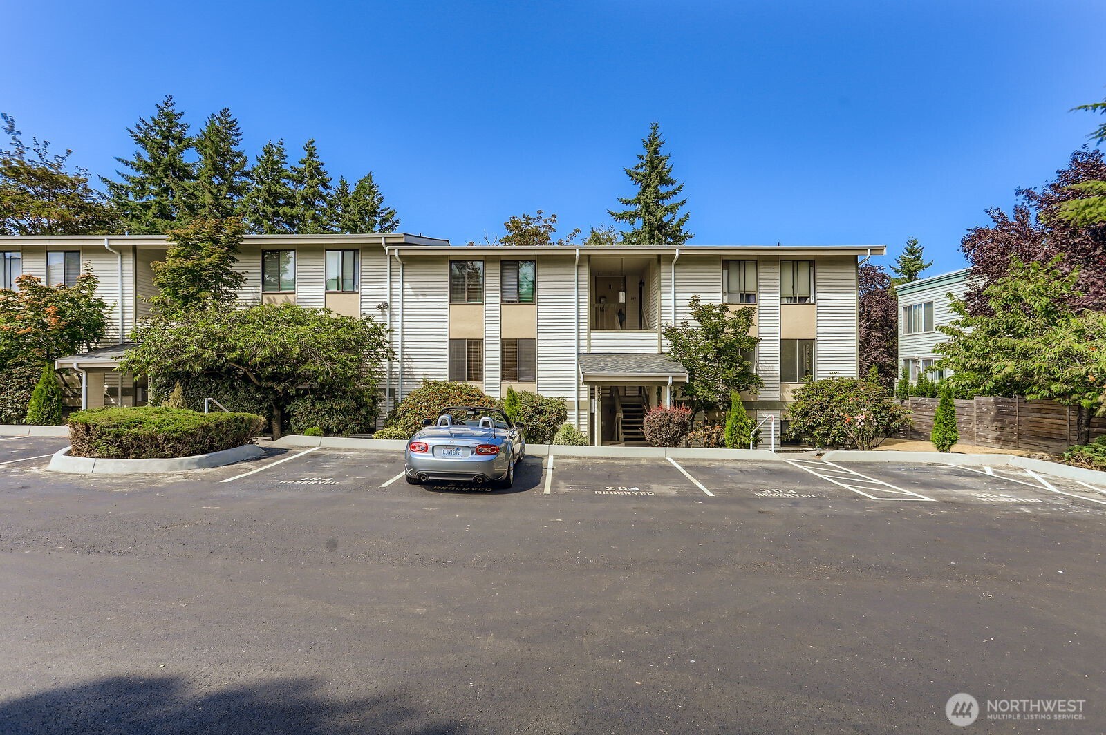 830 Kirkland Way, Unit 204 Kirkland, WA 98033 - Photo 2 of 27 front view of a house with a yard