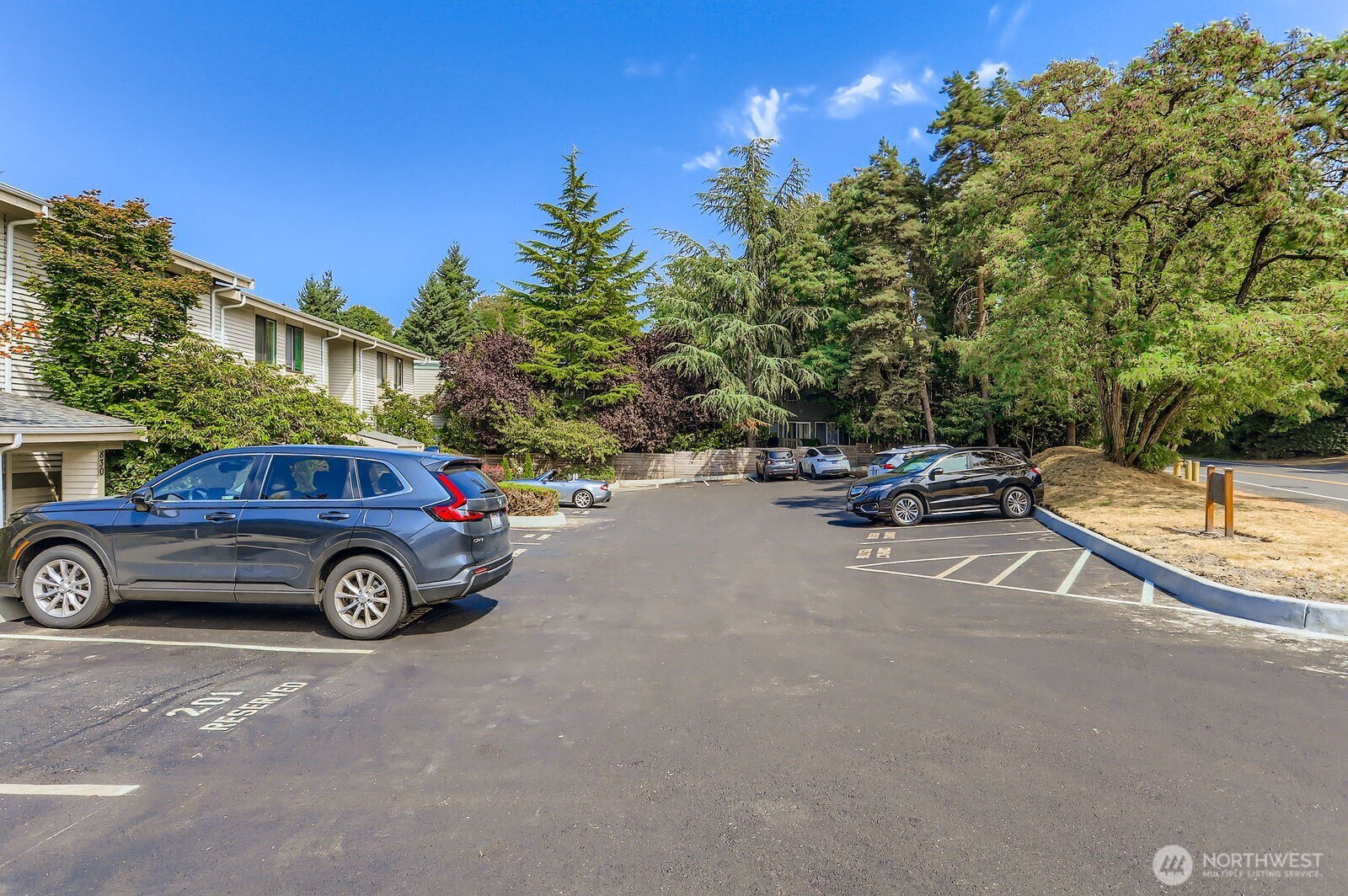 830 Kirkland Way, Unit 204 Kirkland, WA 98033 - Photo 25 of 27 a view of a street with cars