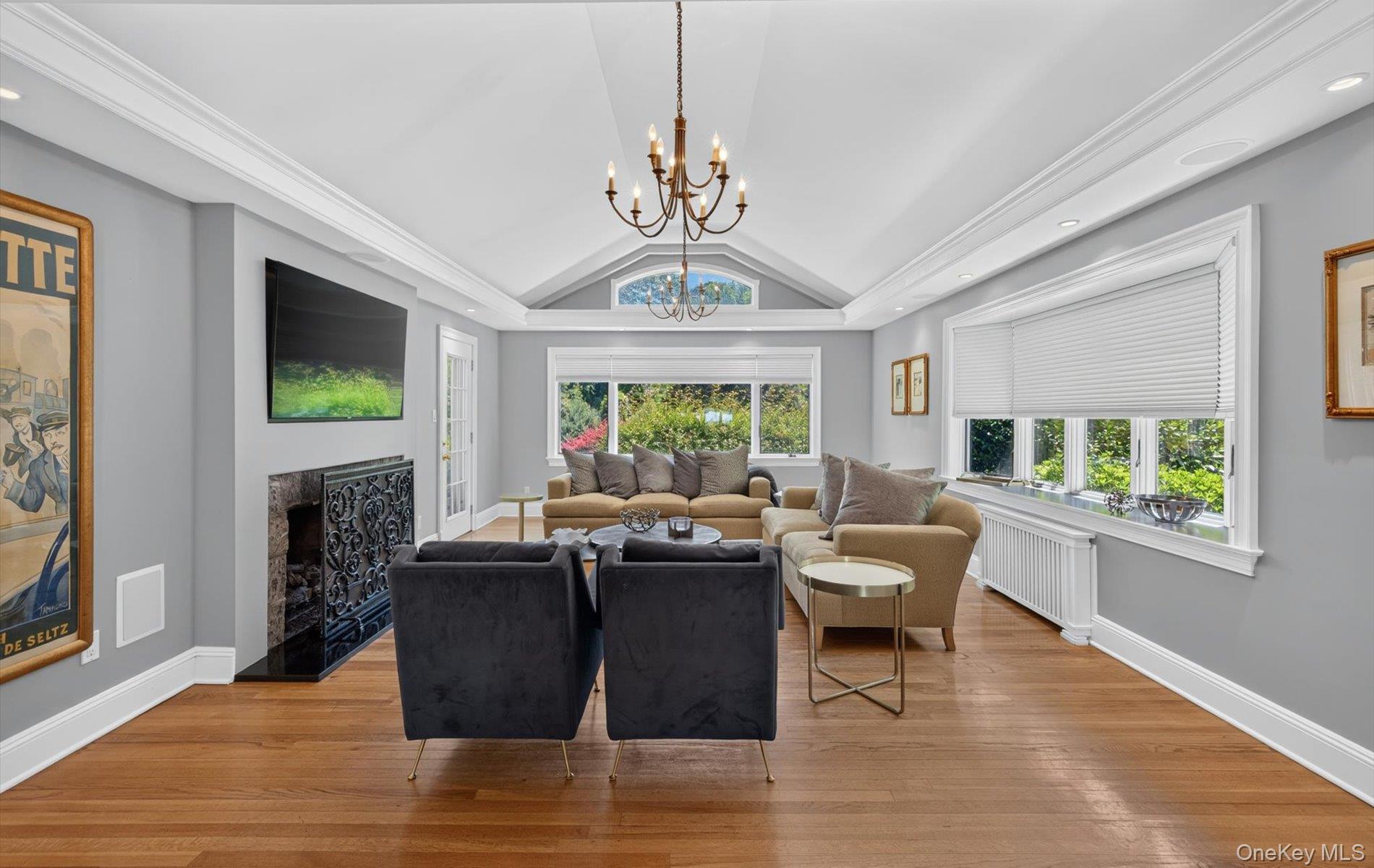 81 Lawrence Hill Road Huntington, NY 11743 - Photo 4 of 42