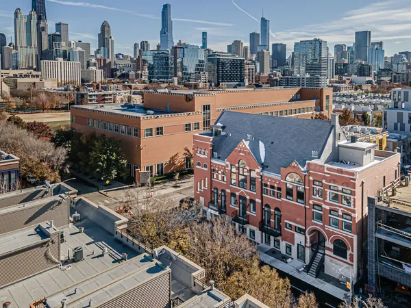 $949,000 | 505 West Elm Street, Unit 1, Chicago, IL 60610