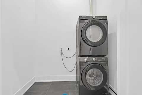 $949,000 | 505 West Elm Street, Unit 1, Chicago, IL 60610