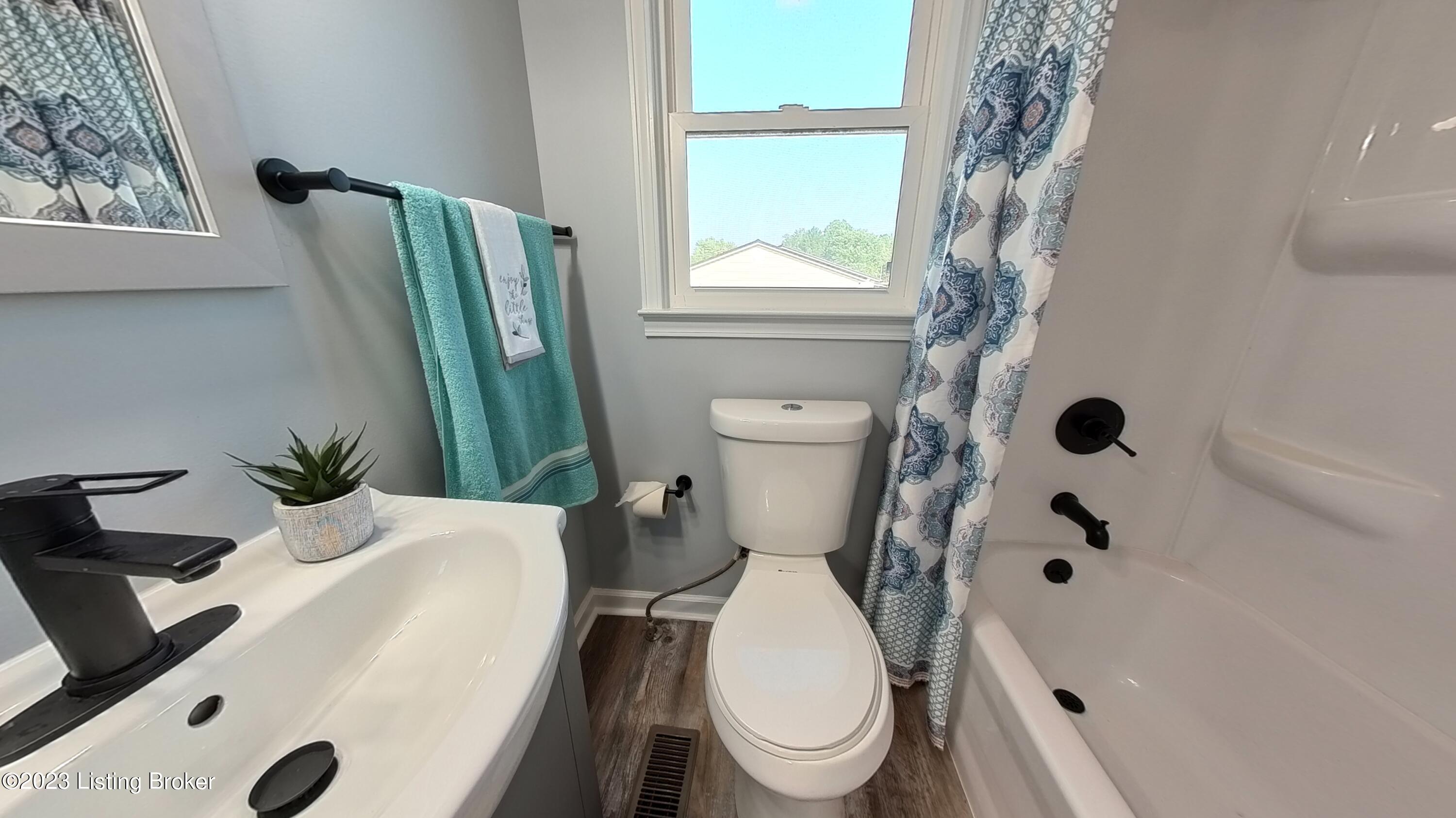 409 Spring Street Clarkson, KY 42726 - Photo 9 of 17 Bath 2