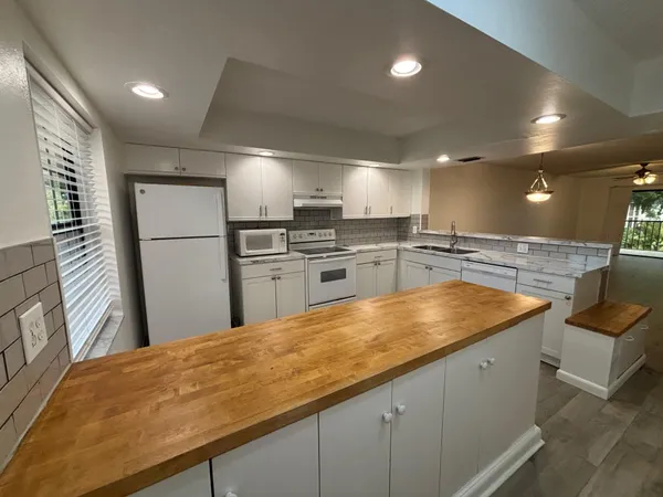 $2,150 | 3000 Florida Boulevard, Unit 203D, Delray Beach, FL 33483