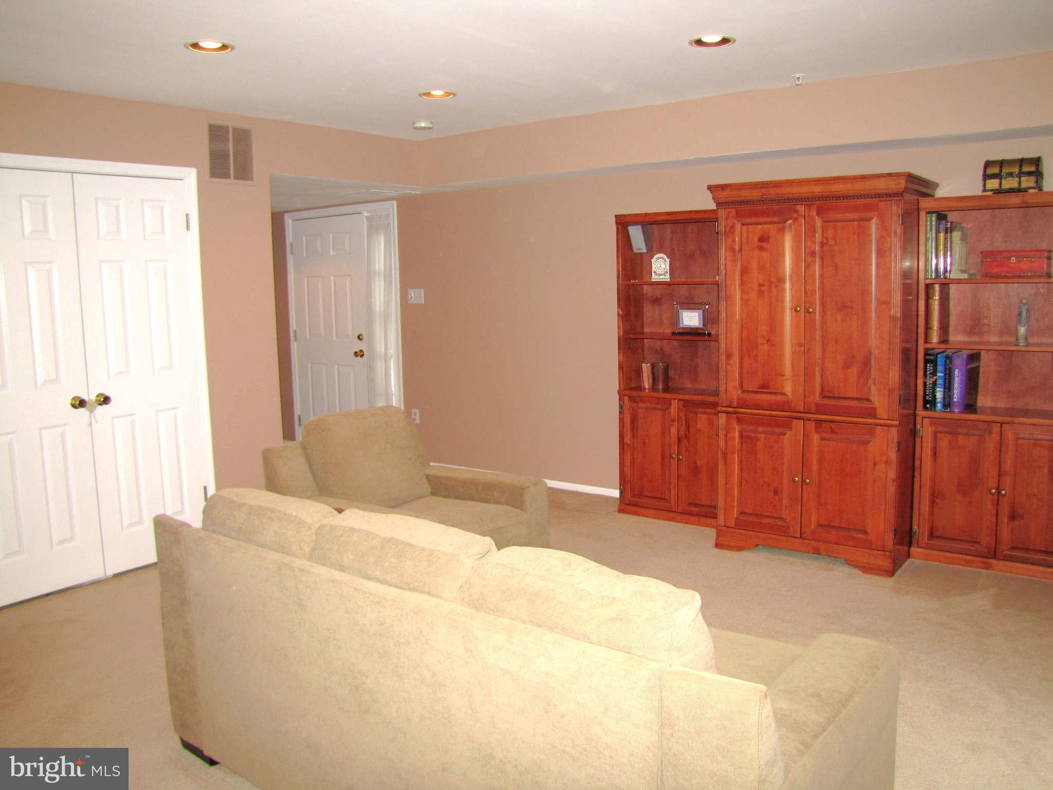 6346 Wind Rider Way Columbia, MD 21045 - Photo 12 of 24 Family Room