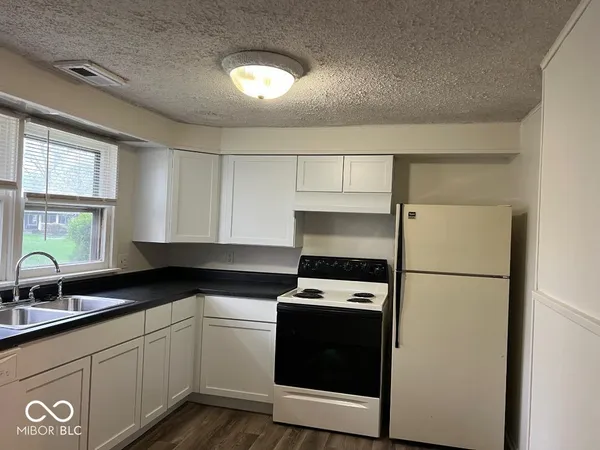 $950 | 741 North Rangeline Road, Carmel, IN 46032