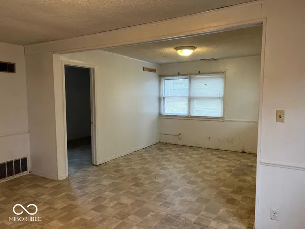 $950 | 741 North Rangeline Road, Carmel, IN 46032