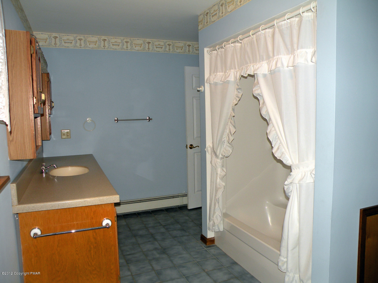 335 Pin Oak Road Stroudsburg, PA 18360 - Photo 15 of 21 a bathroom with a tub and shower
