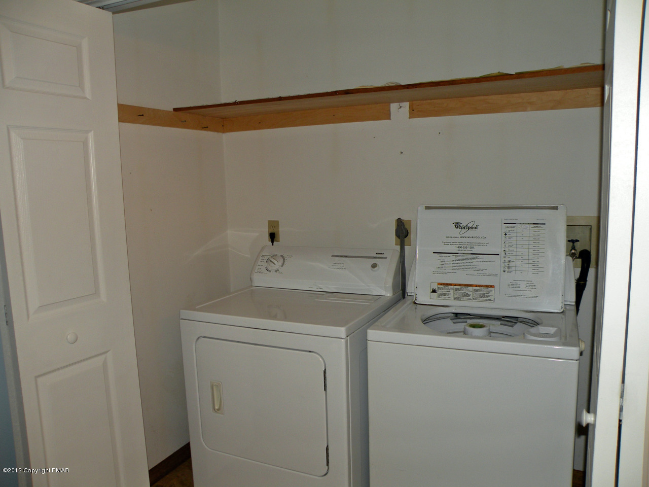 335 Pin Oak Road Stroudsburg, PA 18360 - Photo 16 of 21 a utility room with dryer and washer