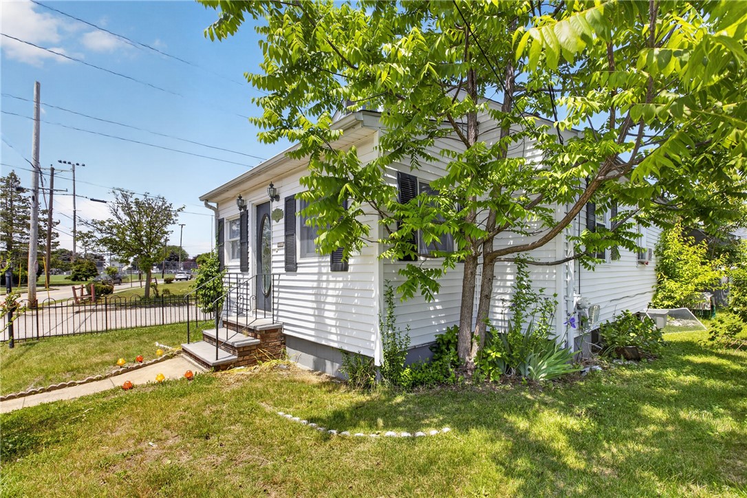 289 Legion Way Cranston, RI 02910 - Photo 3 of 34