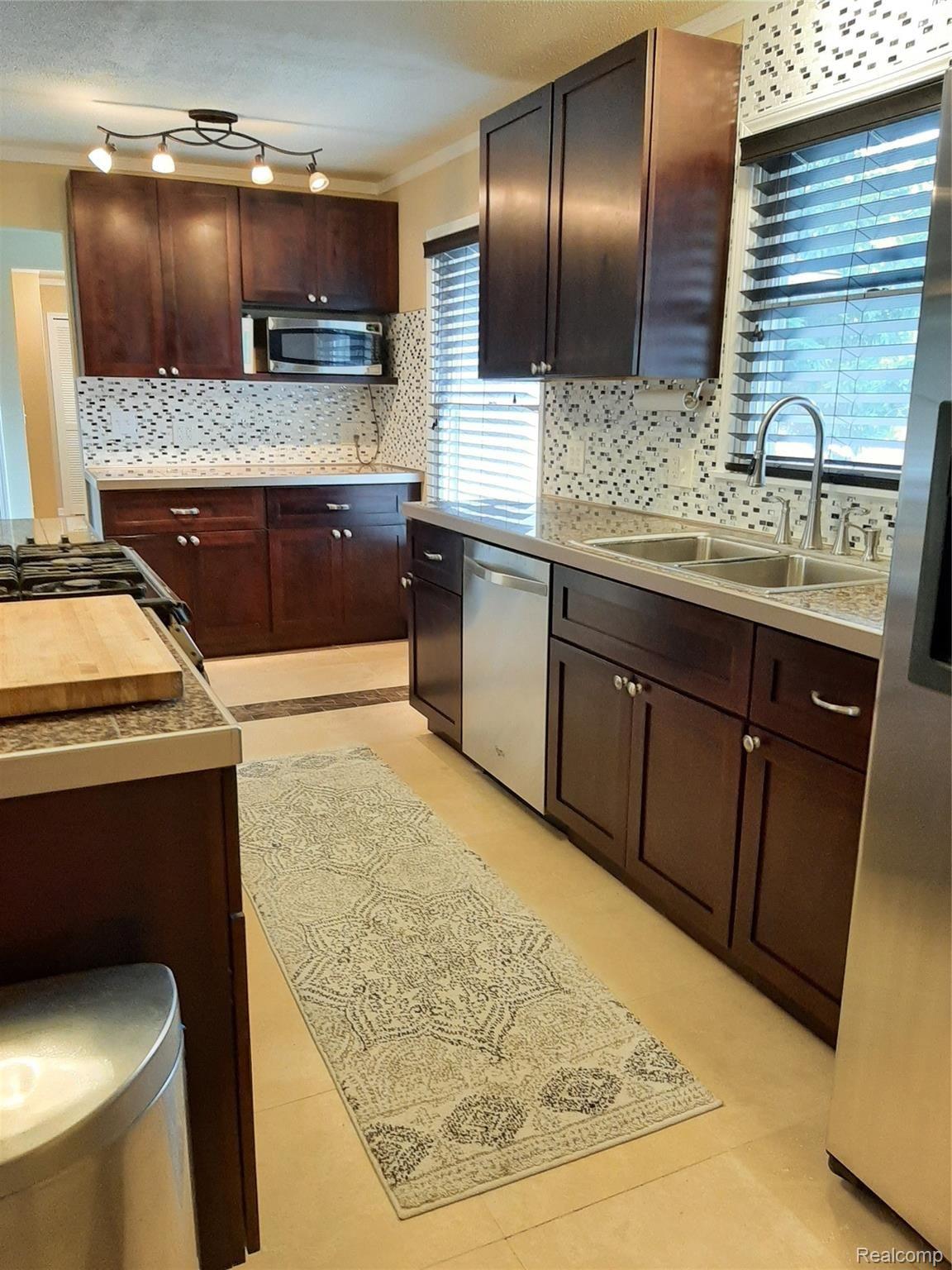 1657 John R Road Rochester, MI 48307 - Photo 9 of 25 13 kitchen c.jpg