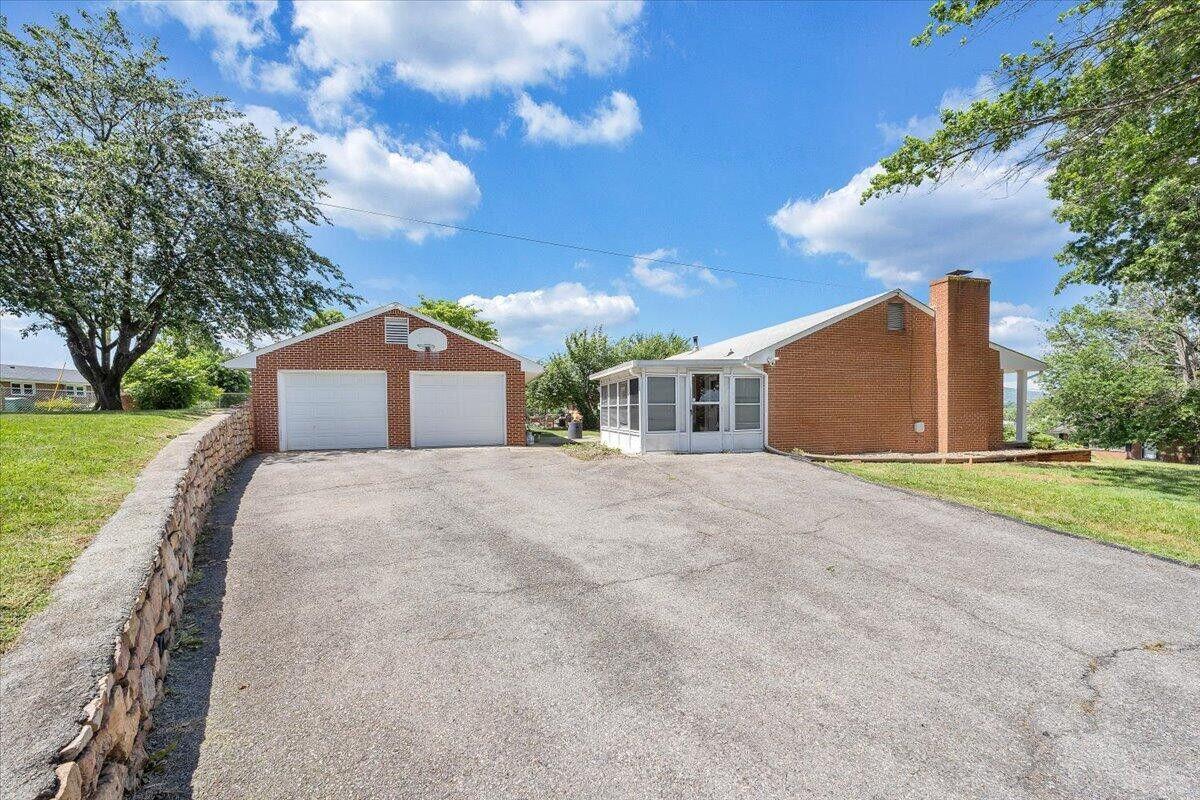 5502 Thornrose Road Roanoke, VA 24012 - Photo 26 of 37 IMG_8139