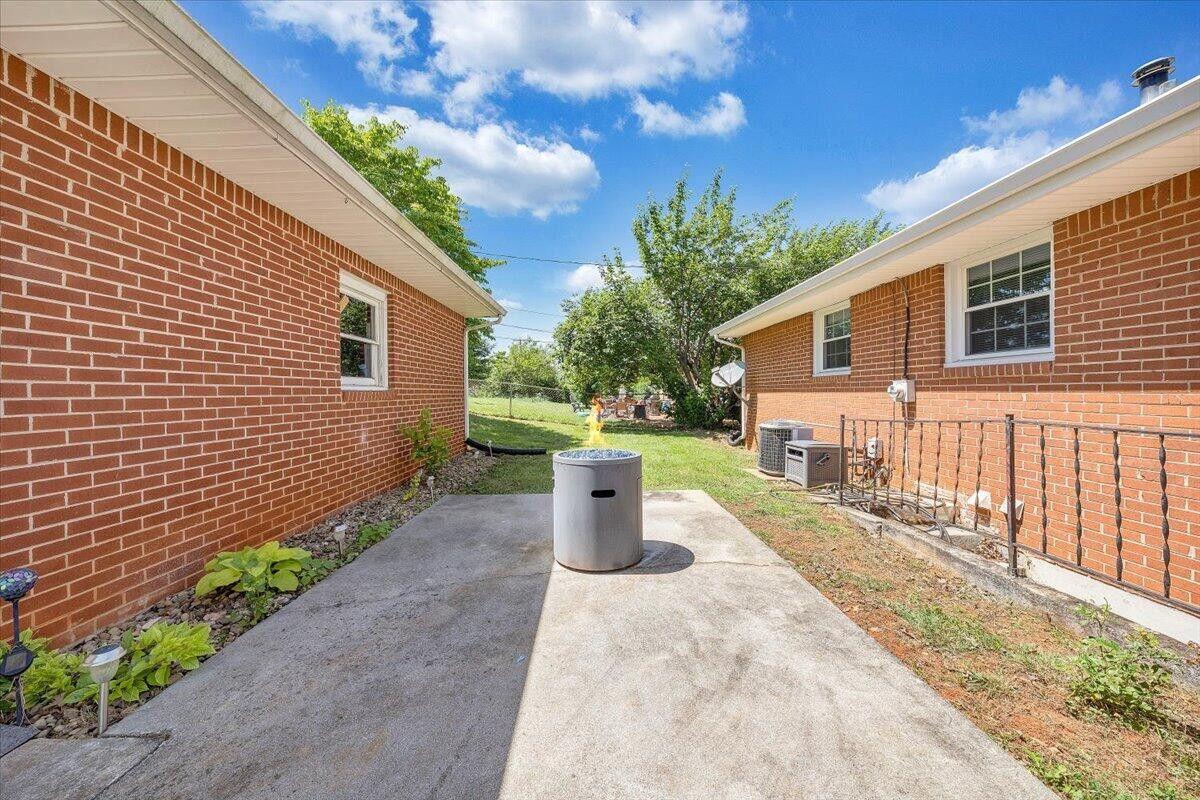 5502 Thornrose Road Roanoke, VA 24012 - Photo 27 of 37 IMG_8140