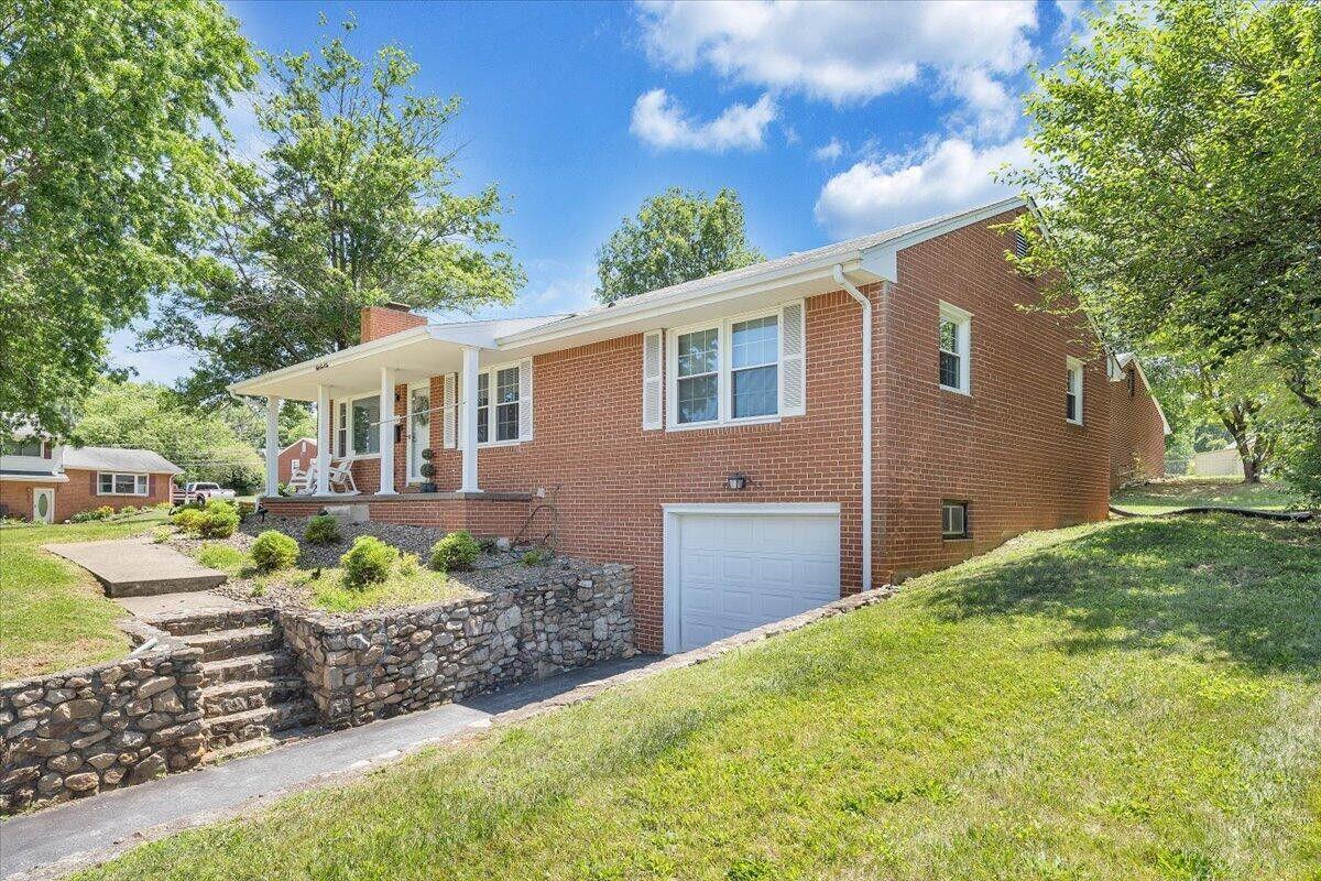 5502 Thornrose Road Roanoke, VA 24012 - Photo 33 of 37 IMG_8146