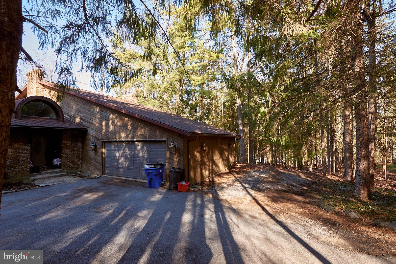 4026 Hillview Road Temple, PA 19560 - Photo 6 of 64